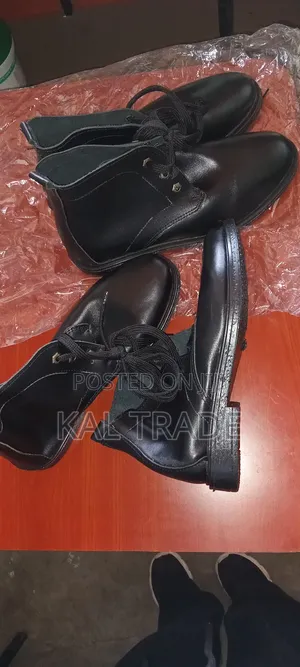 Kangaroo ቆዳ ጫማ