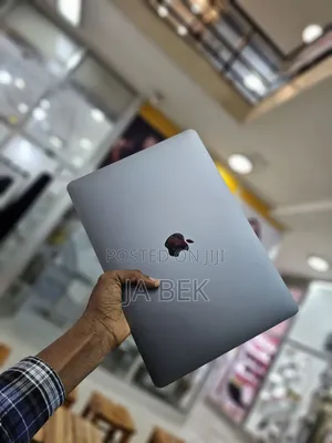 New Laptop Apple MacBook Pro 2019 16GB Intel Core I7 SSD 1T