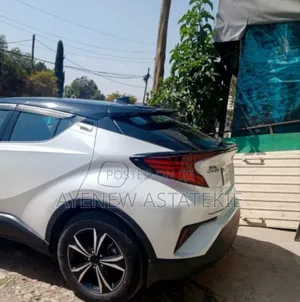 Toyota C-HR Nightshade 2022 White