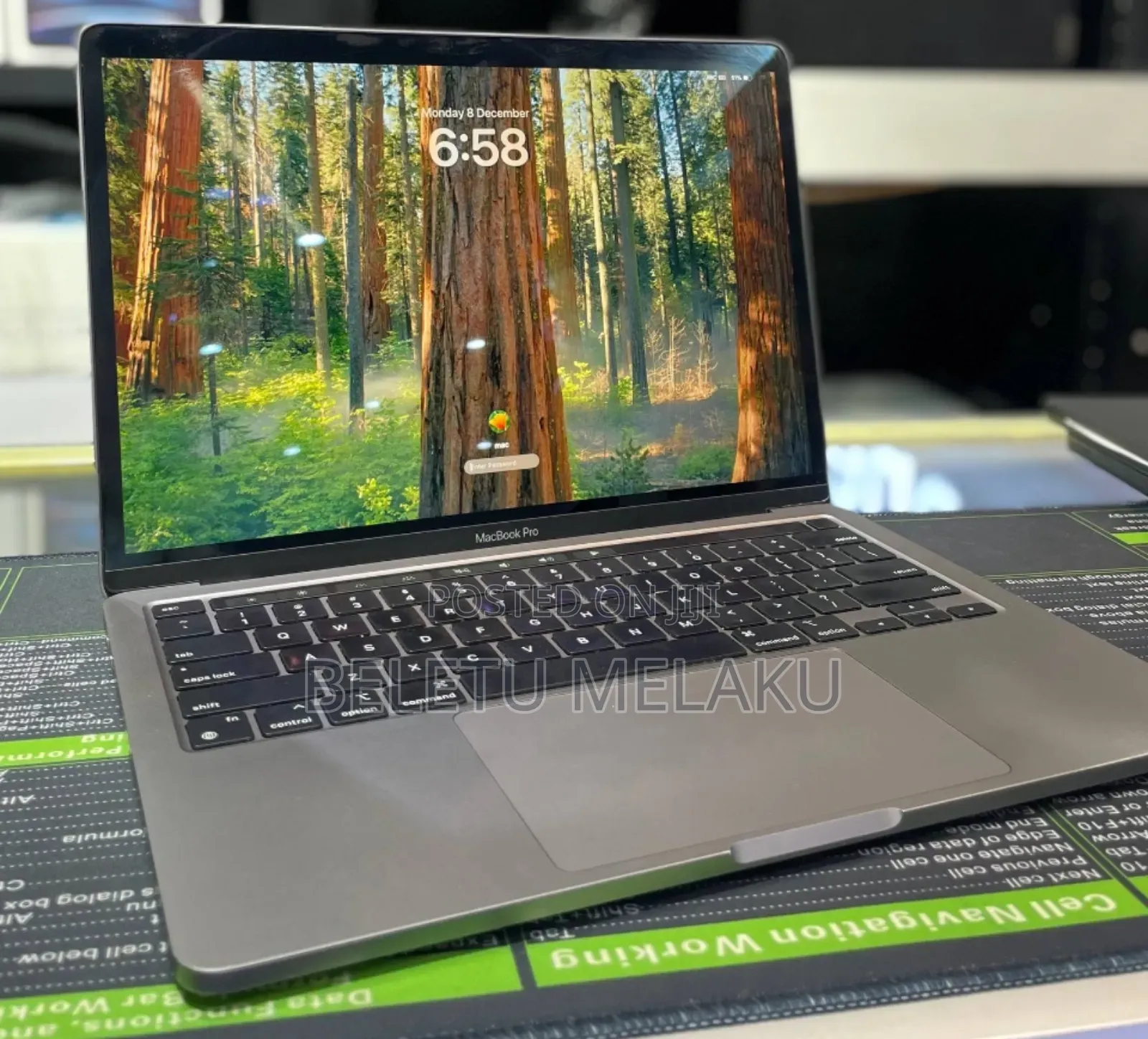 New Laptop Apple MacBook Pro 2022 M2 16GB Apple M2 SSD 256GB