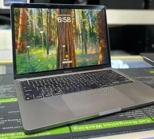 Photo - New Laptop Apple MacBook Pro 2022 M2 16GB Apple M2 SSD 256GB