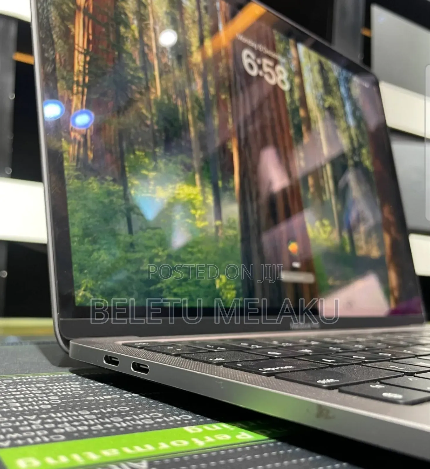 New Laptop Apple MacBook Pro 2022 M2 16GB Apple M2 SSD 256GB