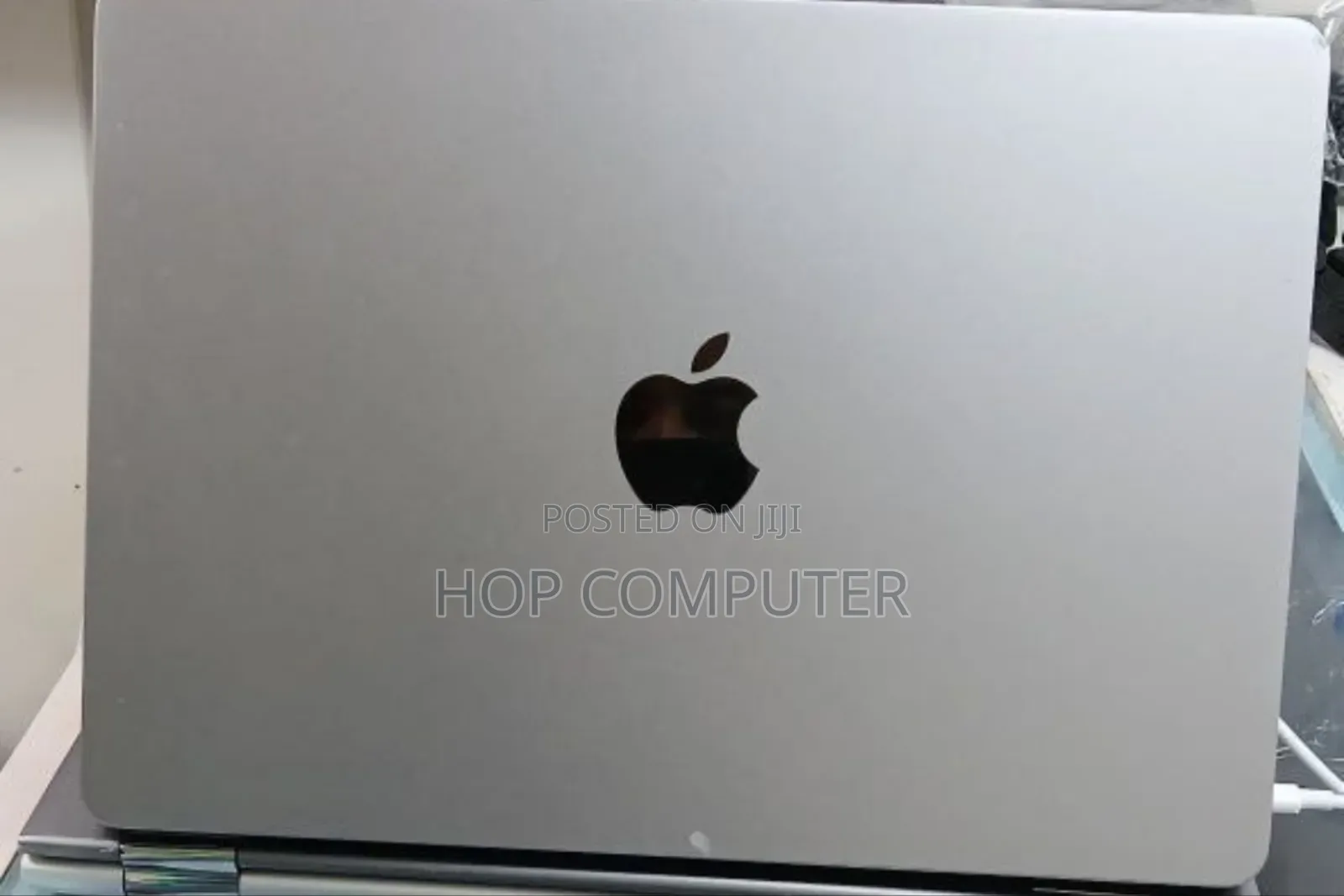 New Laptop Apple MacBook Air 2022 M2 8GB Apple M2 SSD 256GB