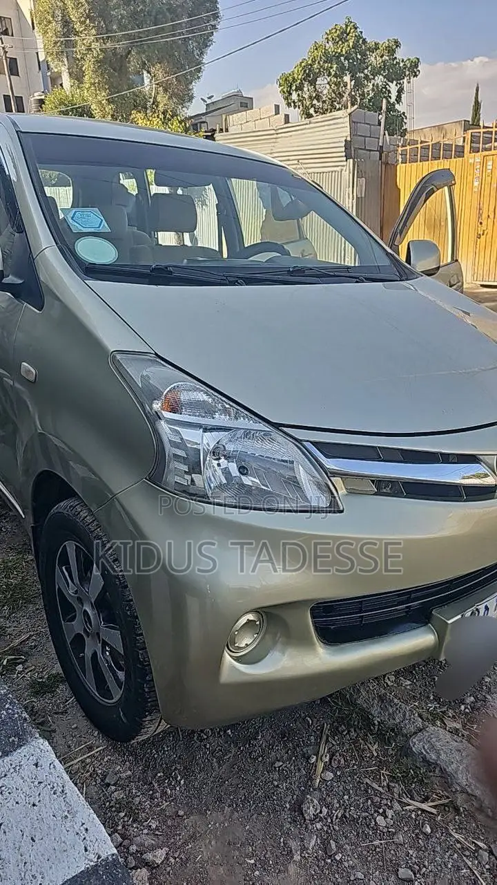 Toyota Avanza 2015 Gold