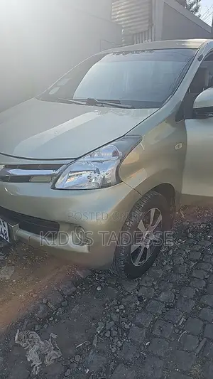 Toyota Avanza 2015 Gold