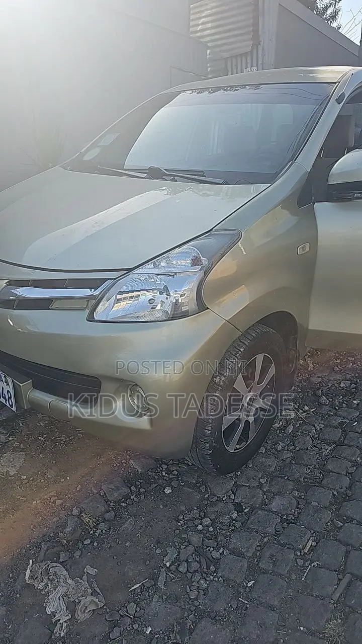 Toyota Avanza 2015 Gold