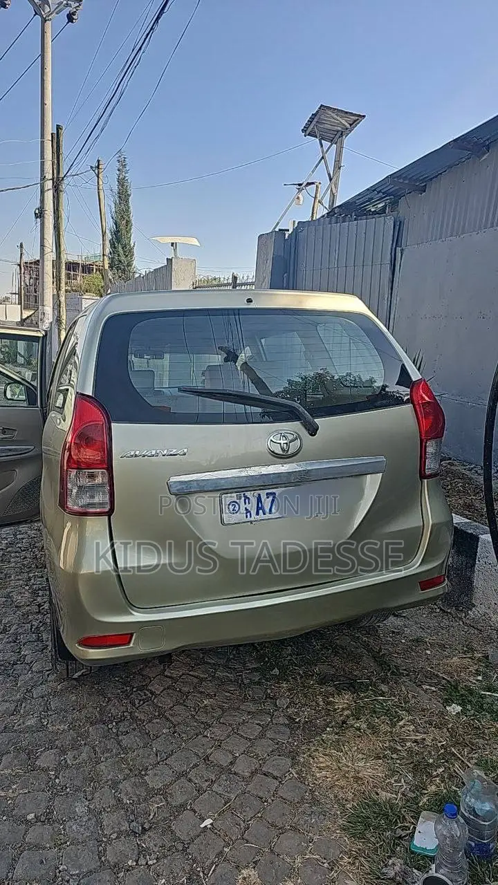 Toyota Avanza 2015 Gold