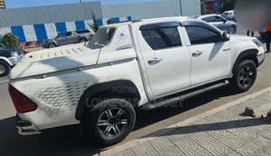 Toyota Hilux 2021 White