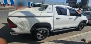Toyota Hilux 2021 White