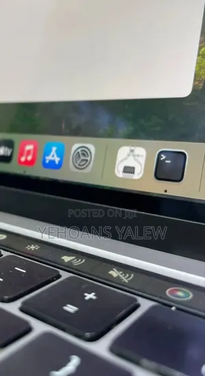 New Laptop Apple MacBook Pro 2022 M2 16GB Apple M2 SSD 256GB