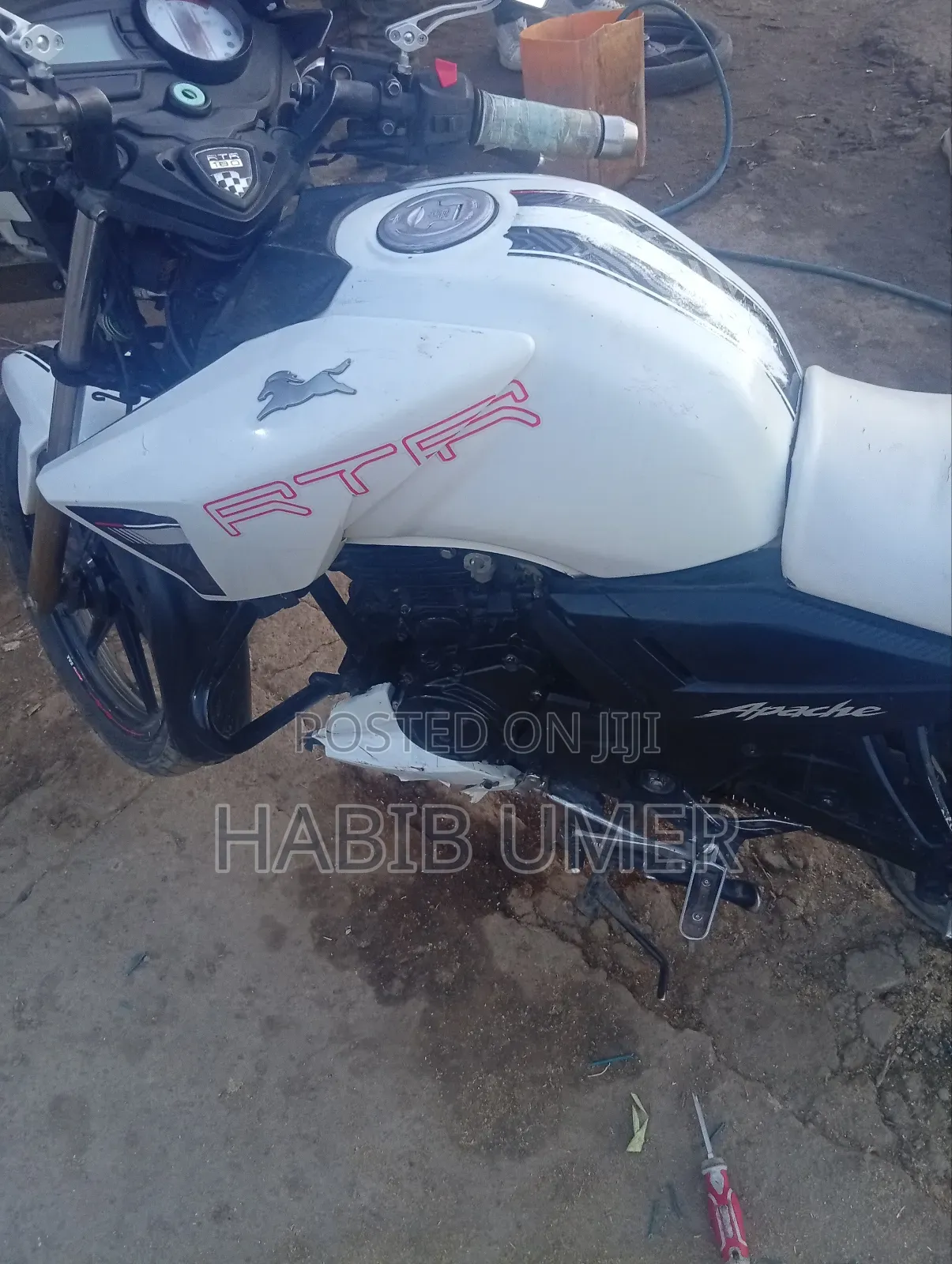 TVS Apache 180 RTR 2024 White