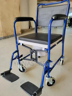 Photo - Toilet Chair与𣁋max Weight Limit:150kg由甴extra Wide 3 in 1 Toilet Chair