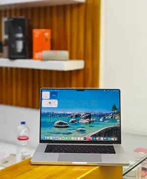 New Laptop Apple MacBook Pro M1 16GB Apple M1 Pro SSD 512GB
