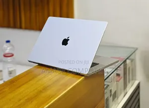 New Laptop Apple MacBook Pro M1 16GB Apple M1 Pro SSD 1T