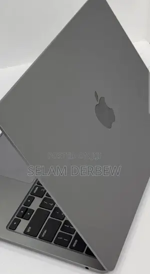 New Laptop Apple MacBook Pro 2022 M2 8GB Apple M2 SSD 256GB