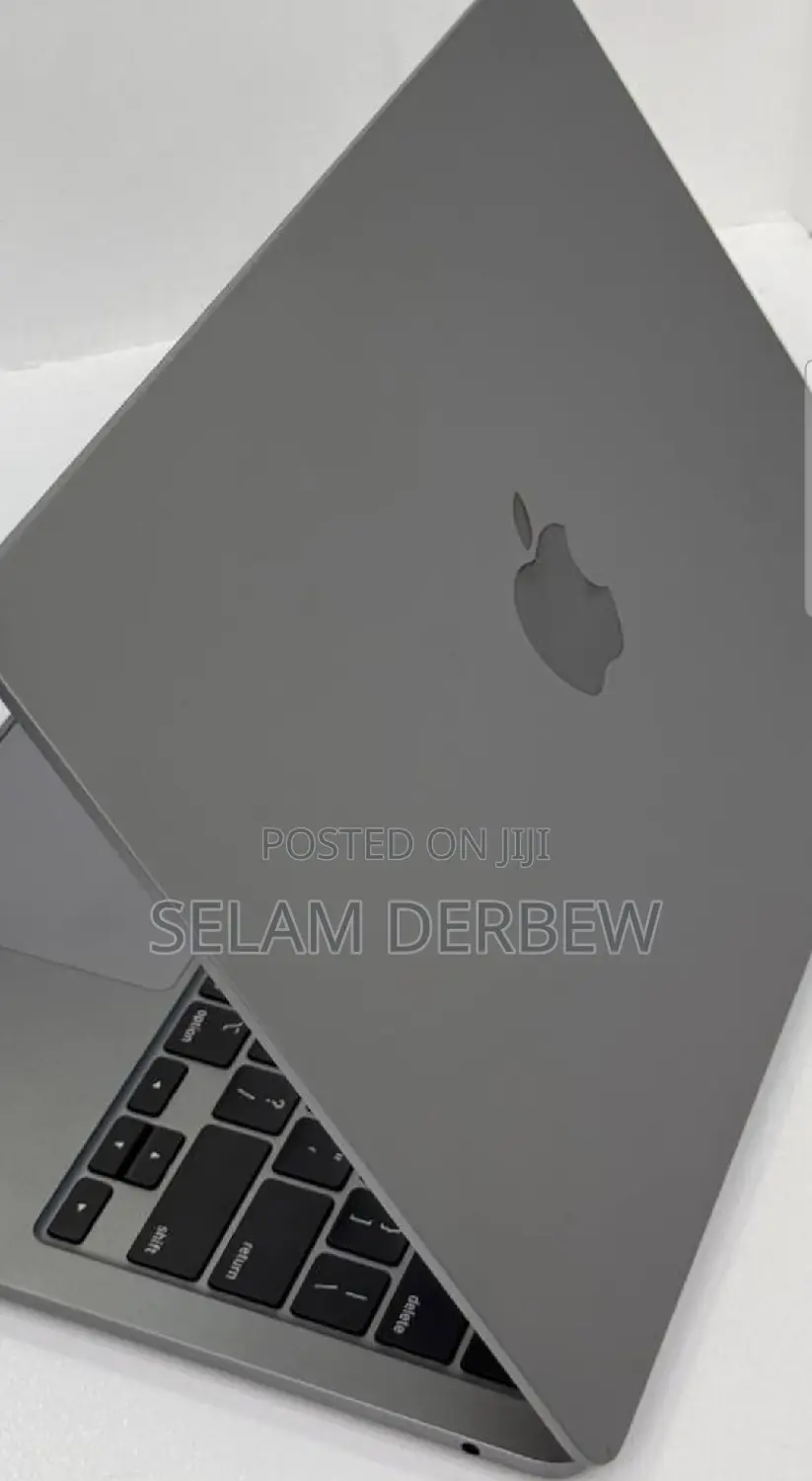 New Laptop Apple MacBook Pro 2022 M2 8GB Apple M2 SSD 256GB