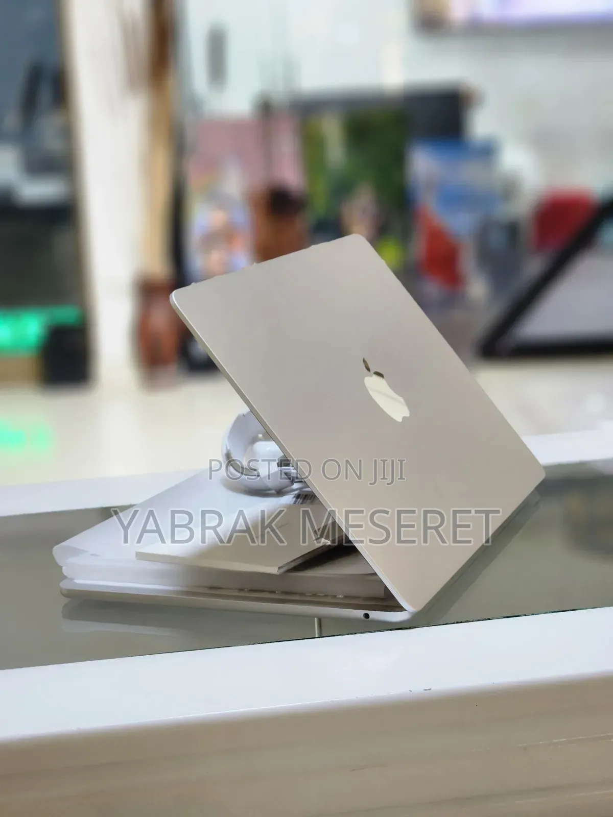 New Laptop Apple MacBook Air 2025 M4 13-Inch 16GB Apple M4 SSD 256GB