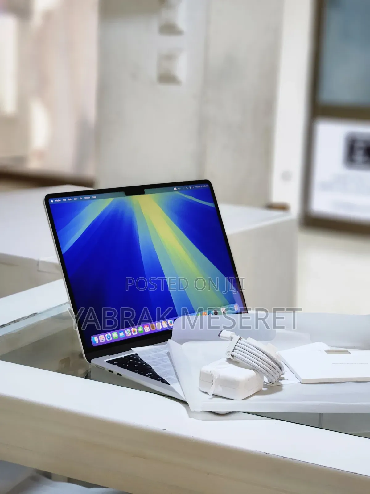 New Laptop Apple MacBook Air 2025 M4 13-Inch 16GB Apple M4 SSD 256GB