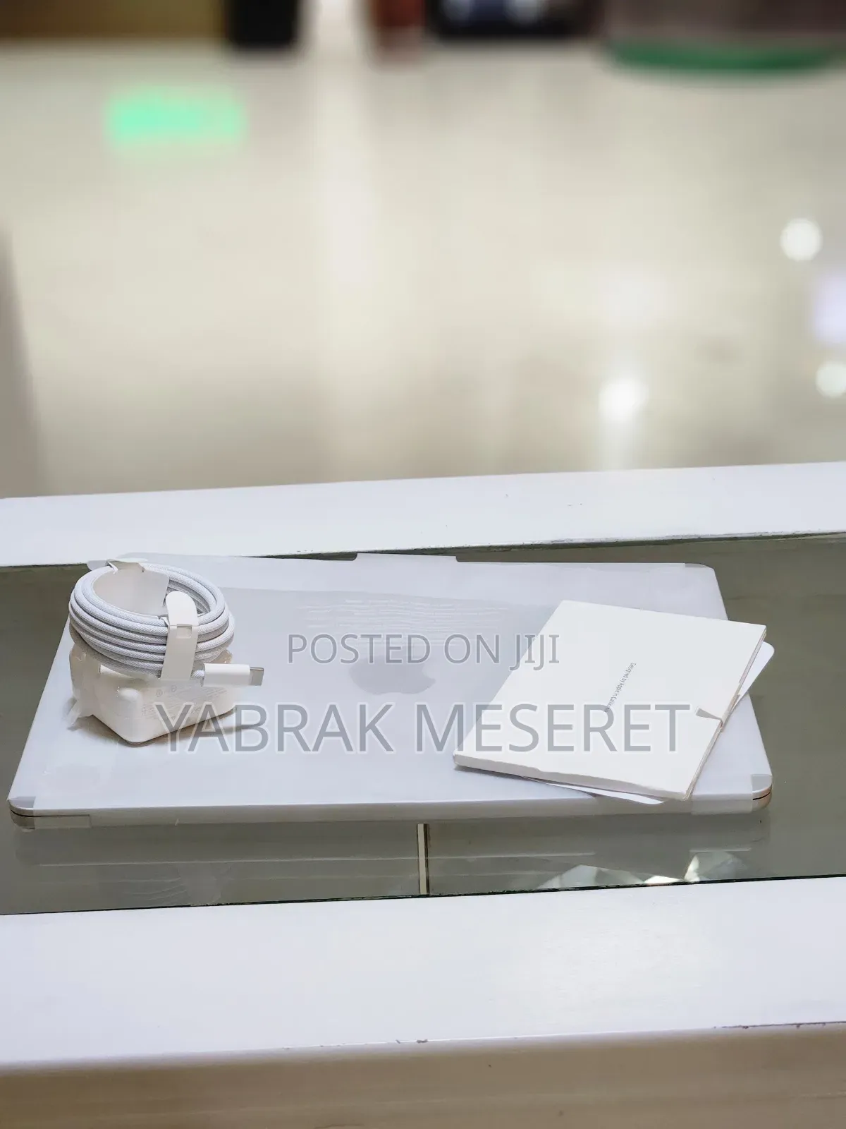 New Laptop Apple MacBook Air 2025 M4 13-Inch 16GB Apple M4 SSD 256GB