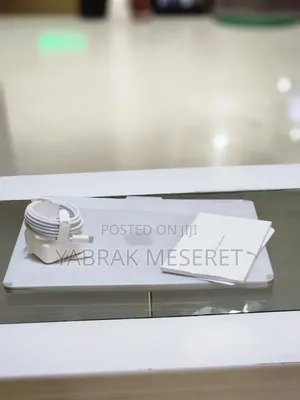 New Laptop Apple MacBook Air 2025 M4 13-Inch 16GB Apple M4 SSD 256GB