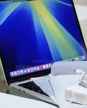 New Laptop Apple MacBook Pro 2024 M4 14-Inch 16GB Apple M4 SSD 256GB