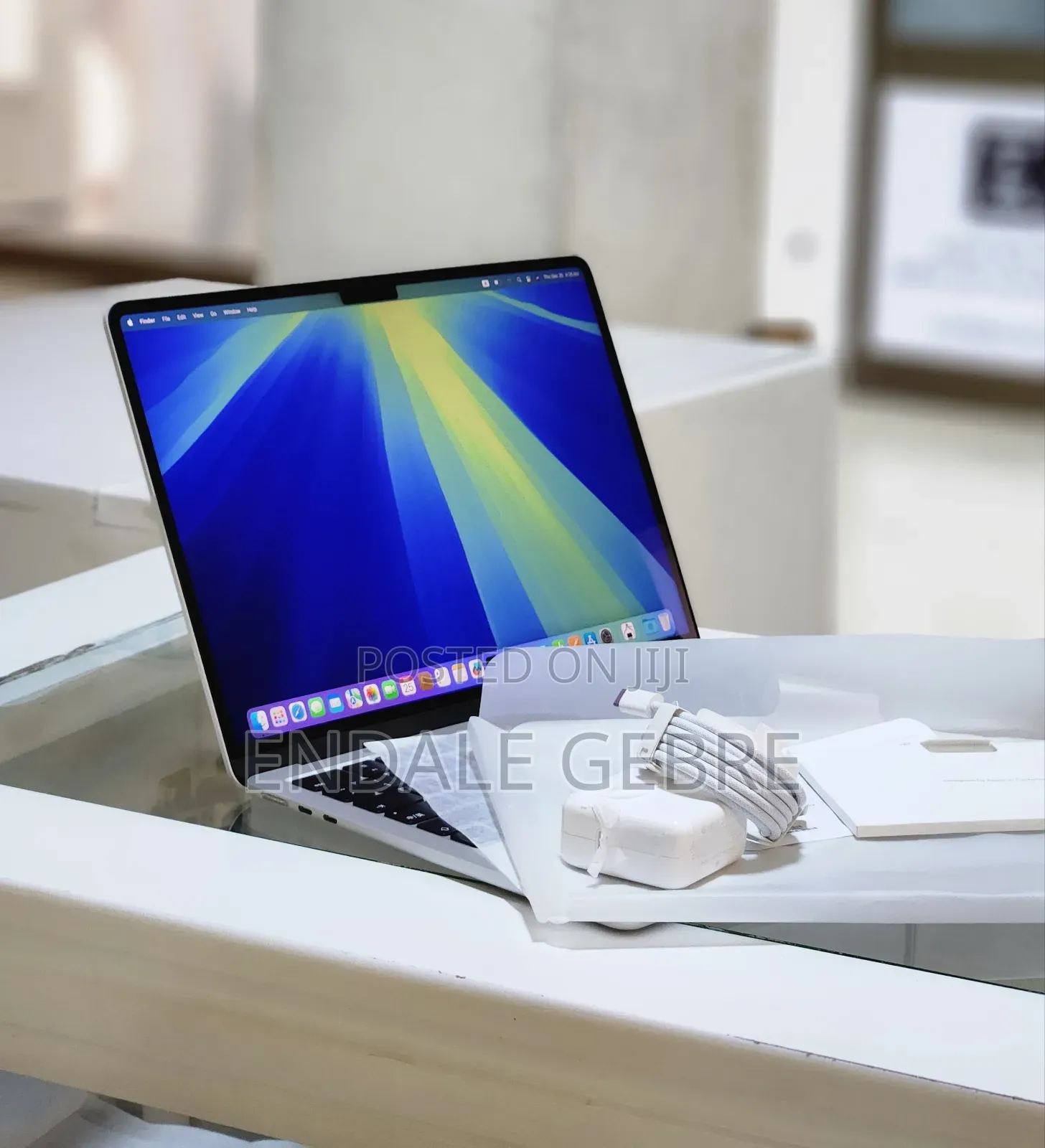 New Laptop Apple MacBook Air 2025 M4 13-Inch 16GB Apple M4 SSD 256GB