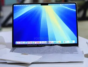 New Apple MacBook Air 2025 M4 13-Inch 16GB Apple M4 Max SSD 256GB