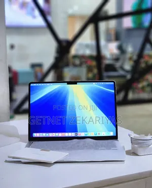 New Laptop Apple MacBook Air 16GB Apple M4 SSD 256GB