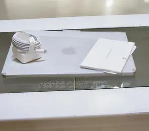 New Laptop Apple MacBook 16GB Apple M4 SSD 256GB