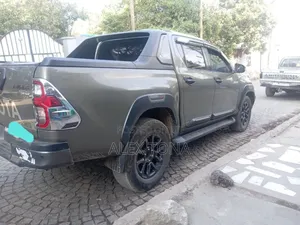 Toyota Hilux 2021 Gray