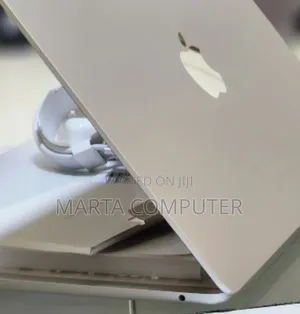 Photo - New Laptop Apple MacBook Air 2024 M3 13-Inch 16GB Apple M4 SSD 256GB