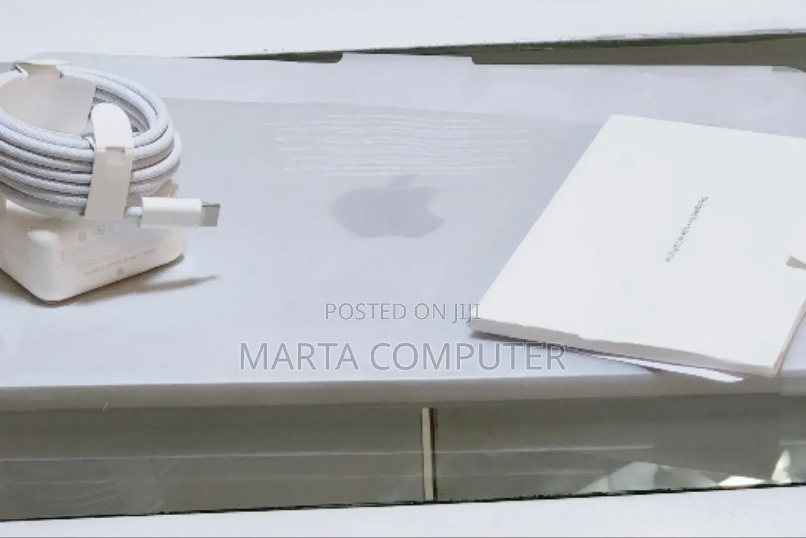 New Laptop Apple MacBook Air 2024 M3 13-Inch 16GB Apple M4 SSD 256GB