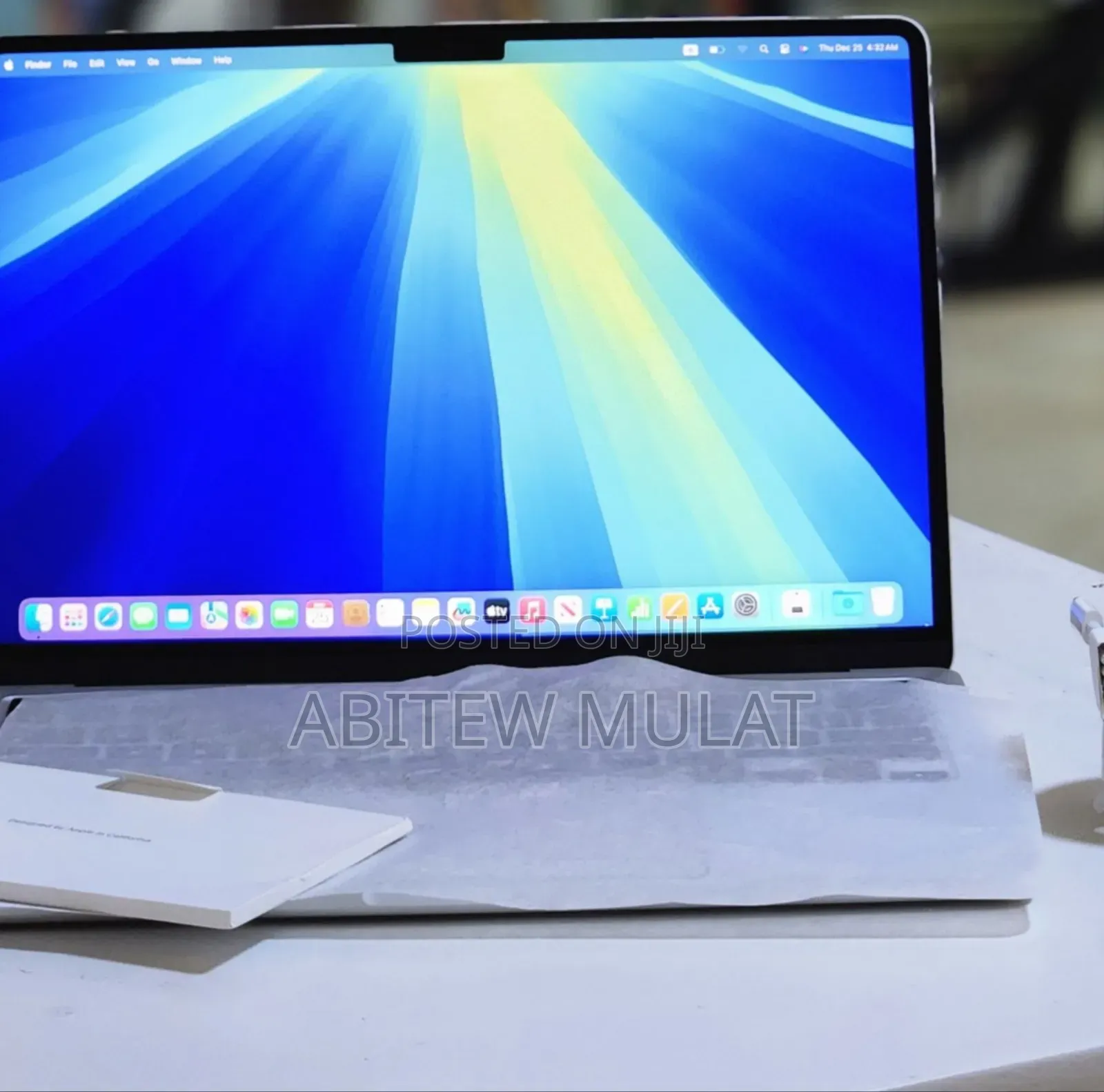 New Laptop Apple MacBook Air 2025 M4 13-Inch 16GB Apple M4 SSD 256GB