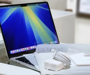 New Laptop Apple MacBook Air 2025 M4 13-Inch 16GB Apple M4 SSD 256GB