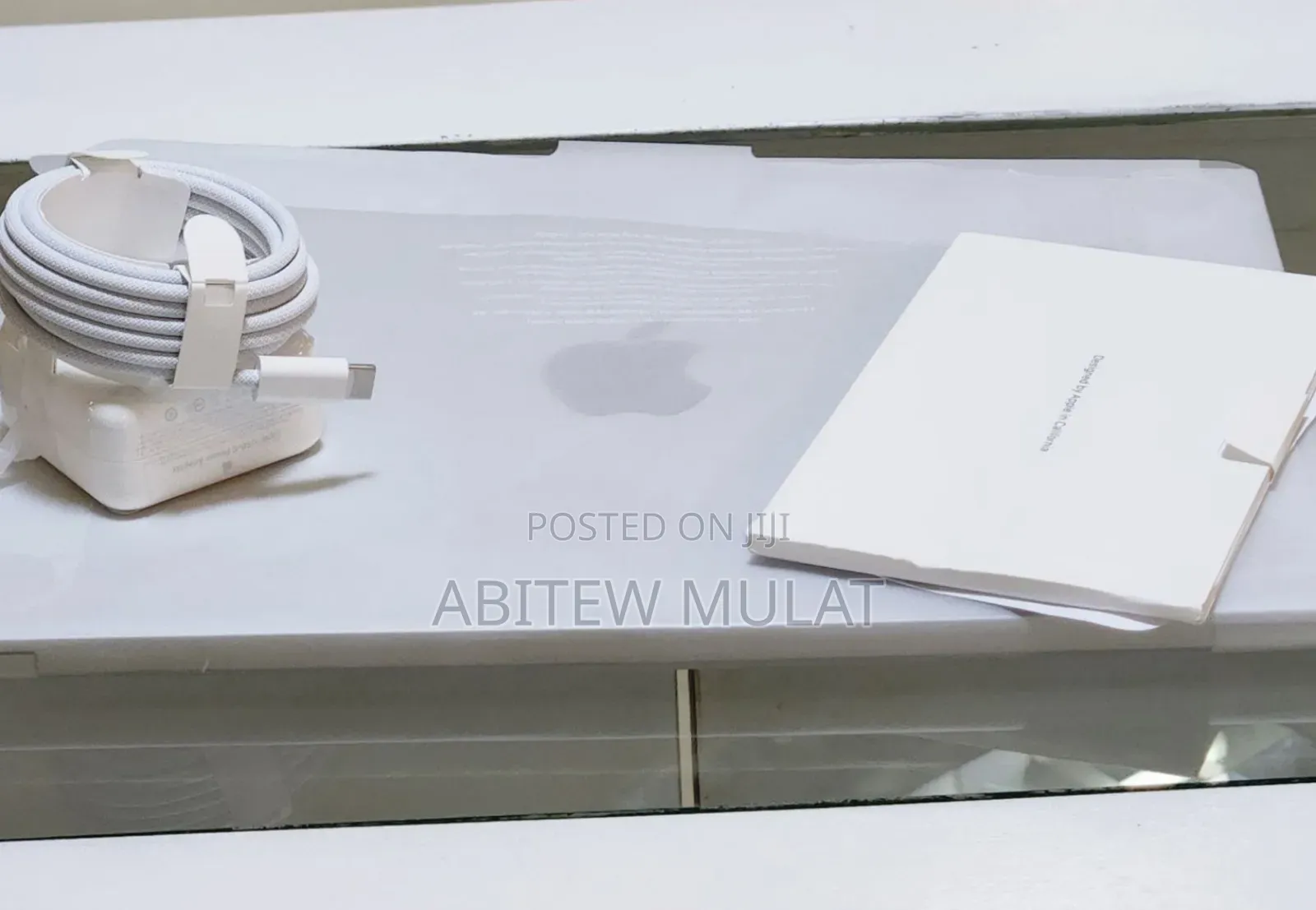 New Laptop Apple MacBook Air 2025 M4 13-Inch 16GB Apple M4 SSD 256GB