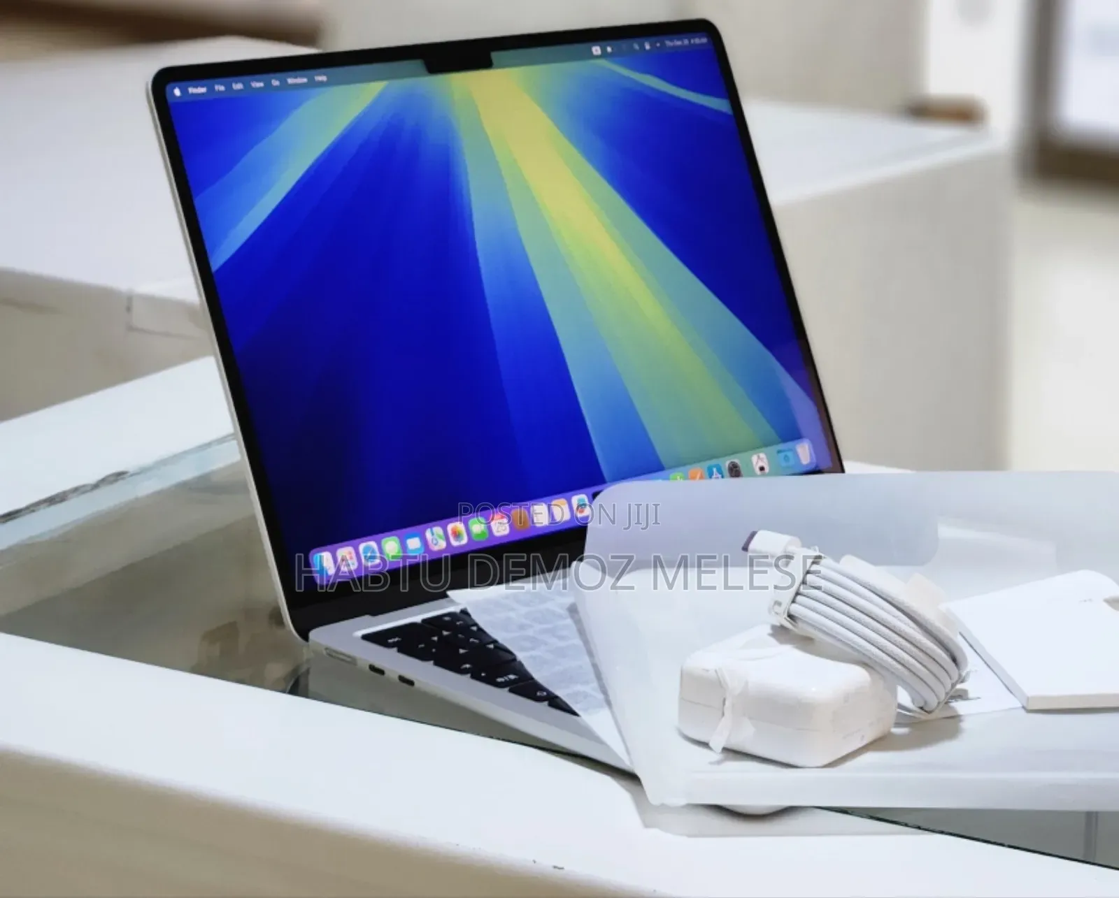 New Laptop Apple MacBook Air 2025 M4 15-Inch 8GB AMD Ryzen 5 SSD 256GB