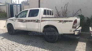 Toyota Hilux 2006 White