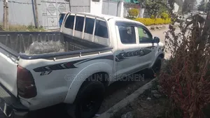 Toyota Hilux 2006 White