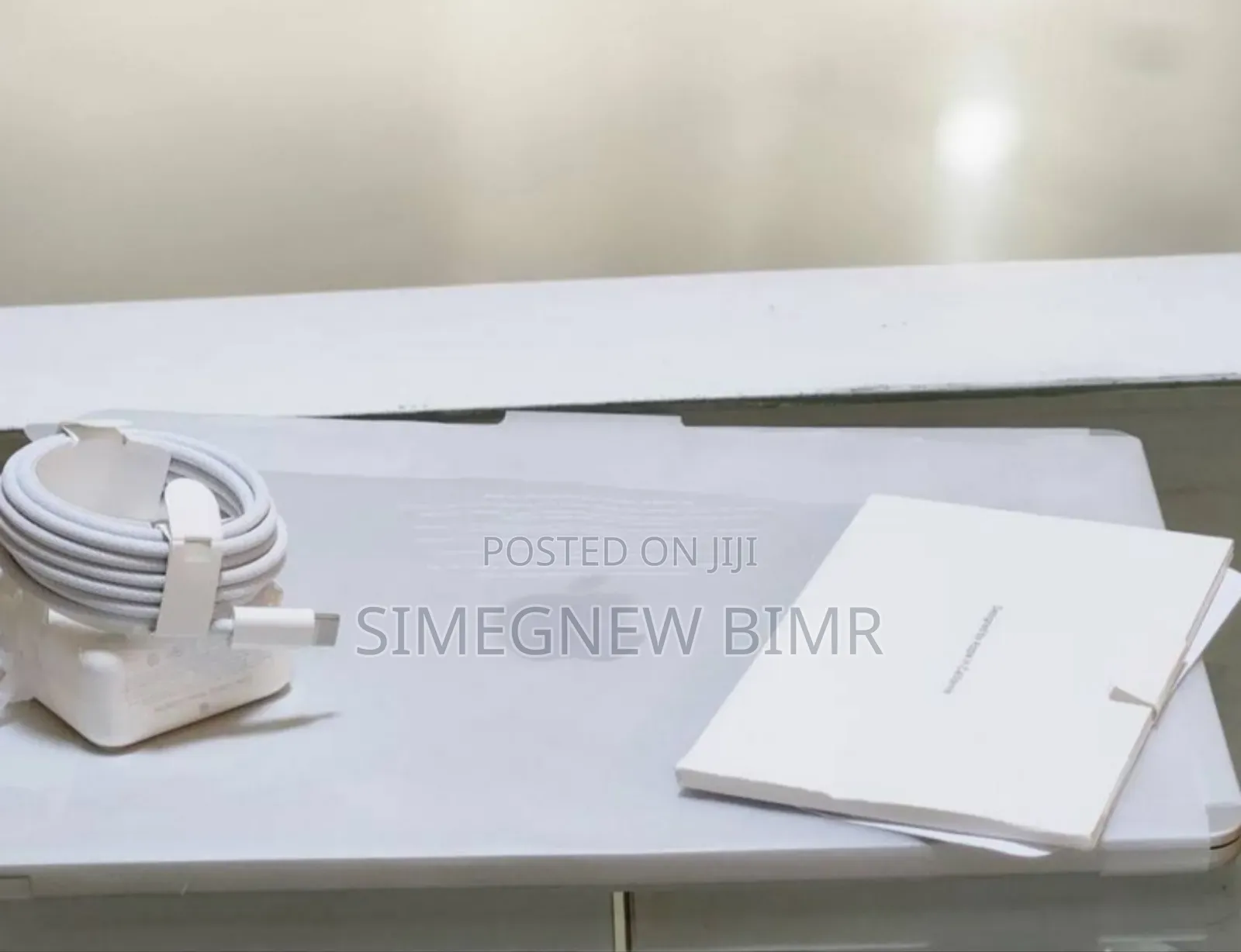 New Apple MacBook Air 2025 M4 13-Inch 16GB Intel Core M3 SSD 256GB