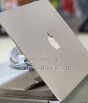 New Apple MacBook Air 2025 M4 13-Inch 16GB Intel Core M3 SSD 256GB