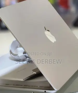 New Laptop Apple MacBook Air 2025 M4 13-Inch 16GB Apple M4 SSD 256GB