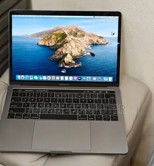 Photo - New Laptop Apple MacBook Pro 2019 16GB Intel Core I7 SSD 256GB