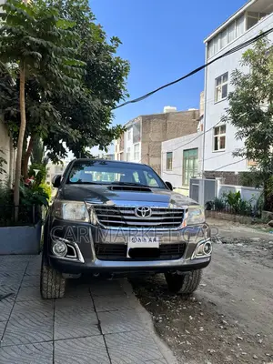 Photo - Toyota Hilux 3.0 D-4D 4x4 2014 Gray