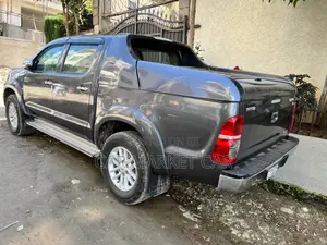 Toyota Hilux 3.0 D-4D 4x4 2014 Gray