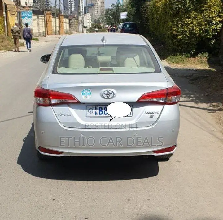 Toyota Yaris 2020 Silver
