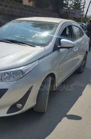 Toyota Yaris 2020 Silver