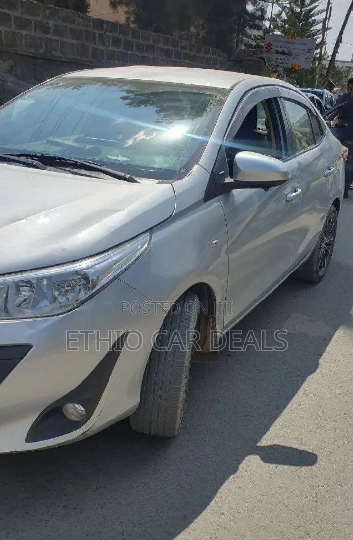 Toyota Yaris 2020 Silver