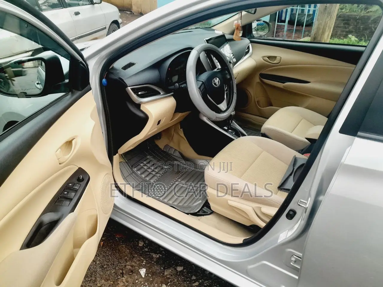 Toyota Yaris 2020 Silver