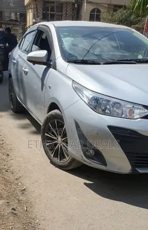 Toyota Yaris 2020 Silver