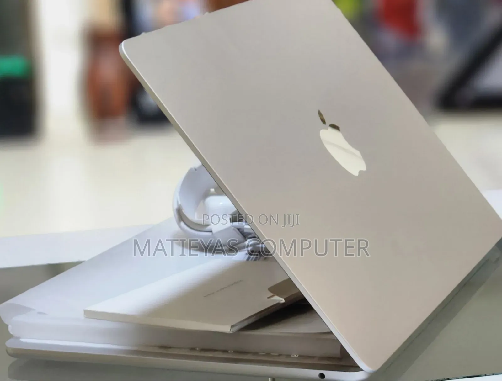 New Laptop Apple MacBook Air 2025 M4 13-Inch 16GB Apple M4 SSD 256GB